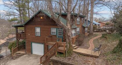 Cozy 3-bedroom cabin in Waynesville, with spacious deck