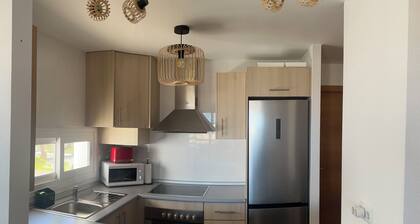 Very well-equipped family apartment in a quiet golf course with swimming pool.