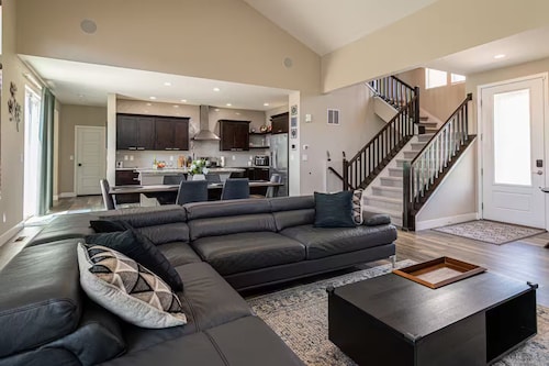 Tanner Peak: Wellness • Business • Entertainment