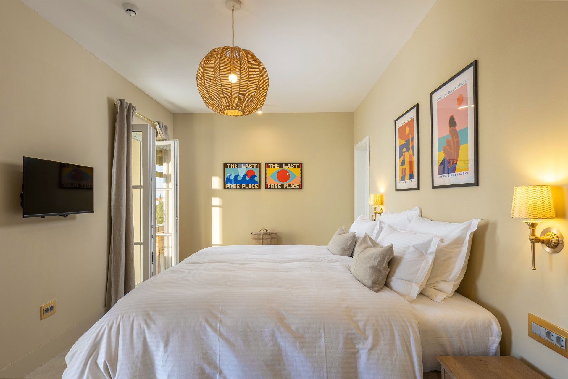 4 bedrooms, iron/ironing board, bed sheets