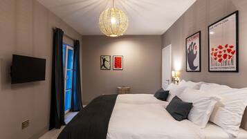 4 bedrooms, iron/ironing board, bed sheets