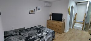 1 Schlafzimmer, Bügeleisen/Bügelbrett, Reisekinderbett, kostenloses WLAN