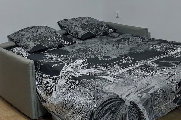 Iron/ironing board, travel cot, free WiFi, bed sheets
