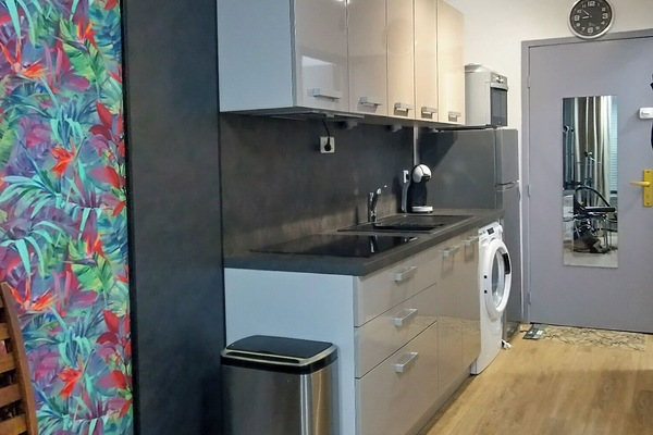 Microwave, oven, stovetop, coffee/tea maker