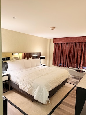 Deluxe Room, 1 King Bed | Desk, laptop workspace, iron/ironing board, free WiFi