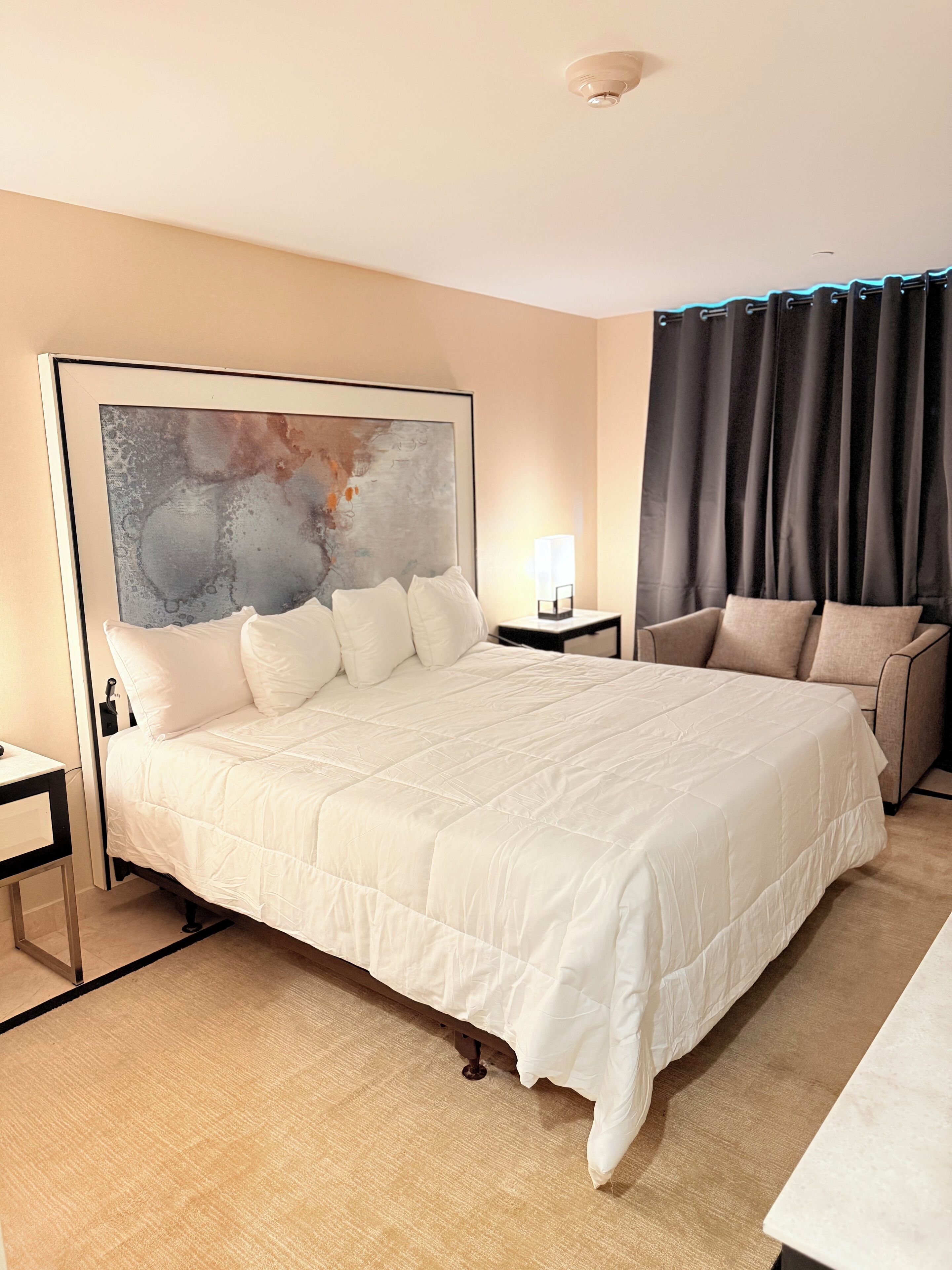 Bureau, espace de travail pour ordinateur portable