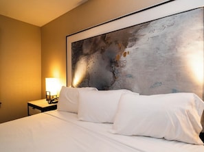 Quarto luxo, 1 cama King | Escrivaninha, espaƧo de trabalho para notebook