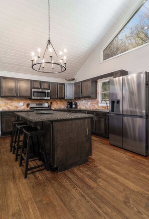 雪櫃、微波爐、焗爐、爐具