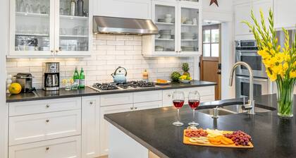 Chic Home with Stunning Patio, 5-min drive to Downtown