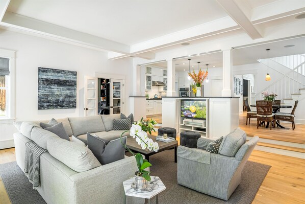 Smart TV, fireplace, table tennis