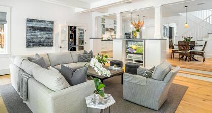 Chic Home with Stunning Patio, 5-min drive to Downtown