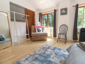 1 bedroom, individually decorated, individually furnished, free WiFi