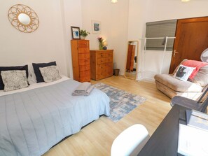 1 bedroom, individually decorated, individually furnished, free WiFi