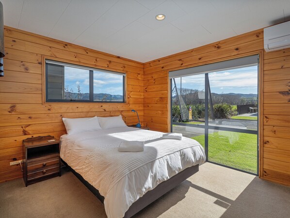 3 bedrooms, iron/ironing board, bed sheets