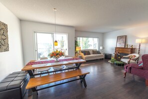 Living area - Rocky Mountain View 4 You & Hot tub (Cochrane)