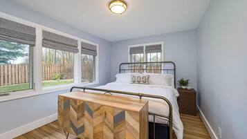 2 bedrooms, iron/ironing board, WiFi, bed sheets