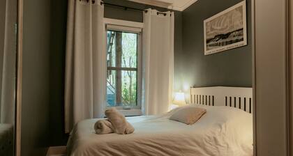 Cozy Townhouse Apartment | Steps to Water St.