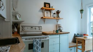 Fridge, oven, coffee/tea maker, toaster