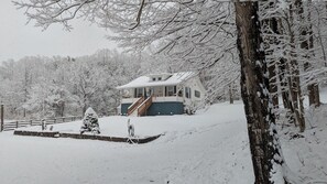 Exterior - Peaceful, private, convenient to Roanoke, Clifton forge, gorgeous mountain views (Eagle Rock)