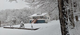 Peaceful, private, convenient to Roanoke, Clifton forge, gorgeous mountain views