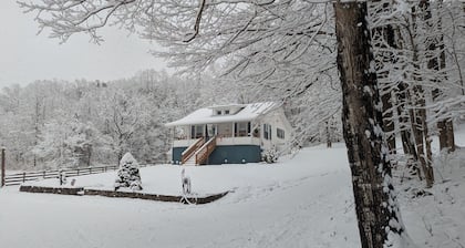 Peaceful, private, convenient to Roanoke, Clifton forge, gorgeous mountain views