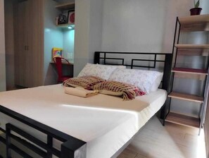 WiFi, bed sheets
