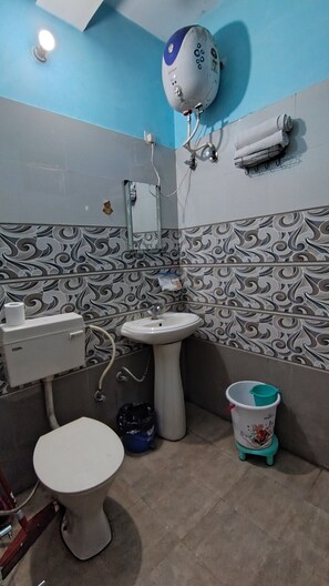 Free toiletries, towels, soap, shampoo