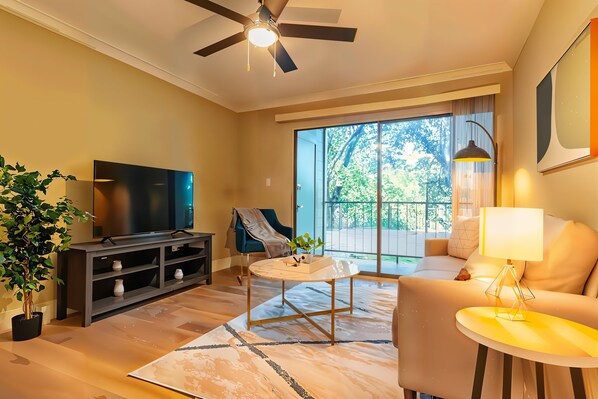 テレビ、書斎 / ワークスペース