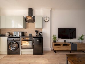 Fridge, microwave, oven, coffee/tea maker