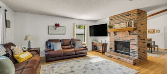 4 Bedroom Family-Friendly Retreat w/ Yard