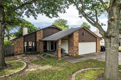4 Bedroom Family-Friendly Retreat w/ Yard