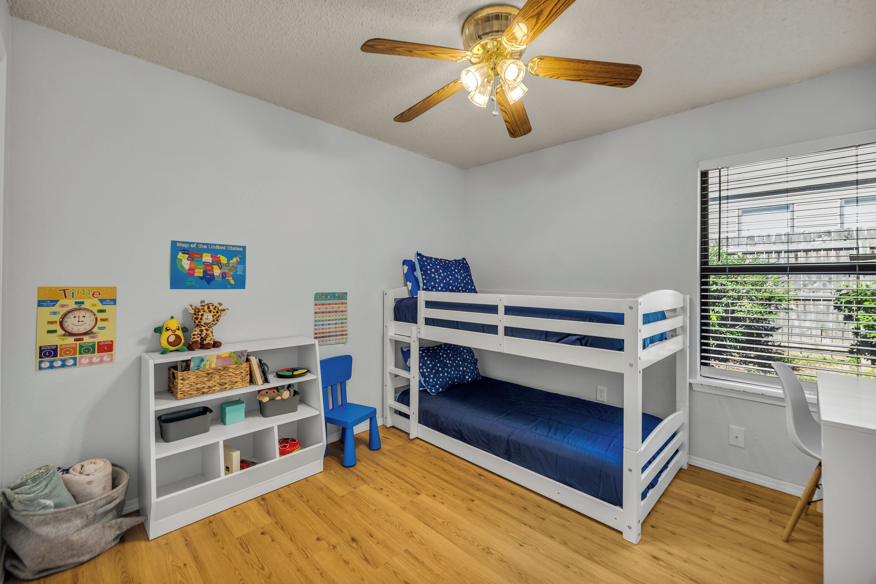 4 soverom, skrivebord, strykejern/-brett og wi-fi (inkludert)