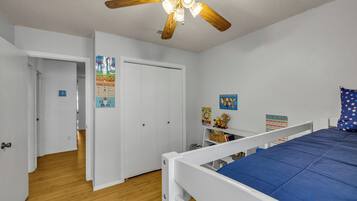 4 bedrooms, desk, iron/ironing board, free WiFi