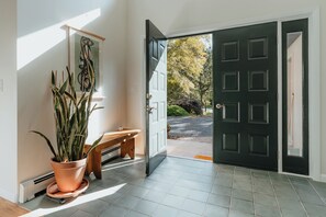 Interior - Wooded Rhinebeck-Beacon area Escape w/Outdoor Spa (Hyde Park)