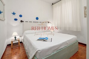 2 bedrooms, iron/ironing board, bed sheets