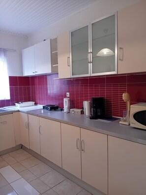Microwave, oven - Cozy flat in Nea Makri (Nea Makri)