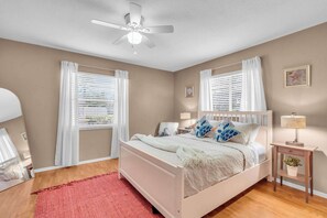 3 chambres, fer et planche à repasser, lit parapluie, Wi-Fi