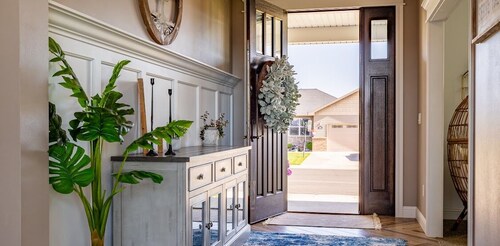 6BR Luxury Home w/Theatre, Sports Court & Only 20min from Cody