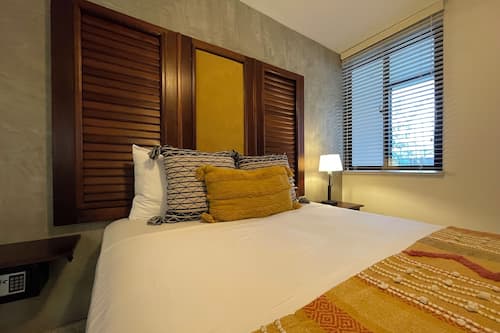 Double Room, Balcony, Courtyard View | In-room safe, soundproofing, iron/ironing board, free WiFi