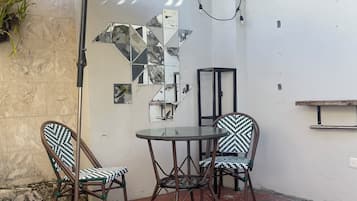Double Room, Balcony, Courtyard View | In-room safe, iron/ironing board, free WiFi
