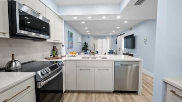 Condo (2 Bedrooms) | Property amenity