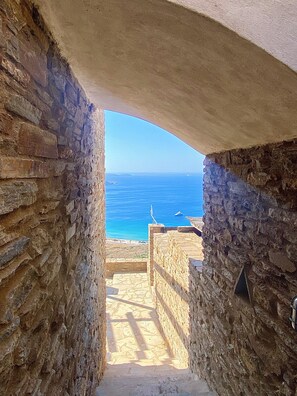 Property grounds - andros prive suites villa vibrand (Kipri)