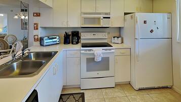 Condo (2 Bedrooms) | Property amenity