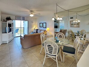 Condo (2 Bedrooms) | Front of property