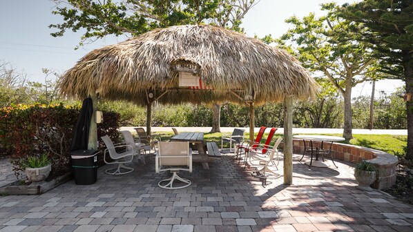 Condo (2 Bedrooms) | Property amenity