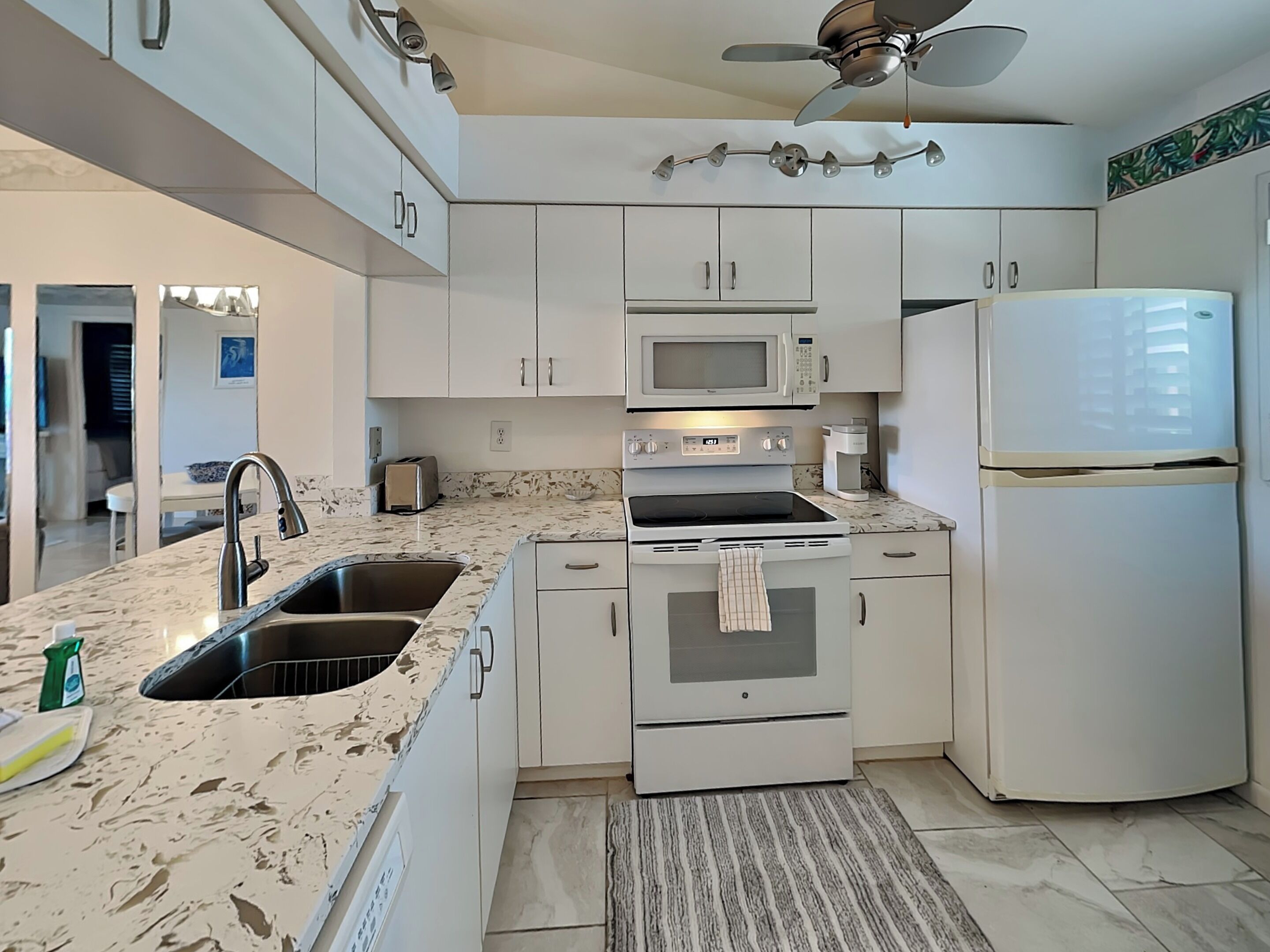 Condo (2 Bedrooms) | Property amenity