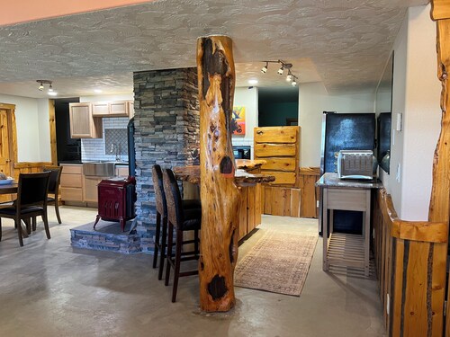 Salem Pines lost Moose lodge Charming 3-bedroom house with AC, WiFi in Rexburg