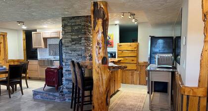 Salem Pines lost Moose lodge Charming 3-bedroom house with AC, WiFi in Rexburg