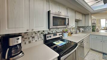 Condo (2 Bedrooms) | Property amenity