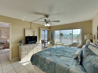 Sun Caper 208 by Distinctive Beach Rentals